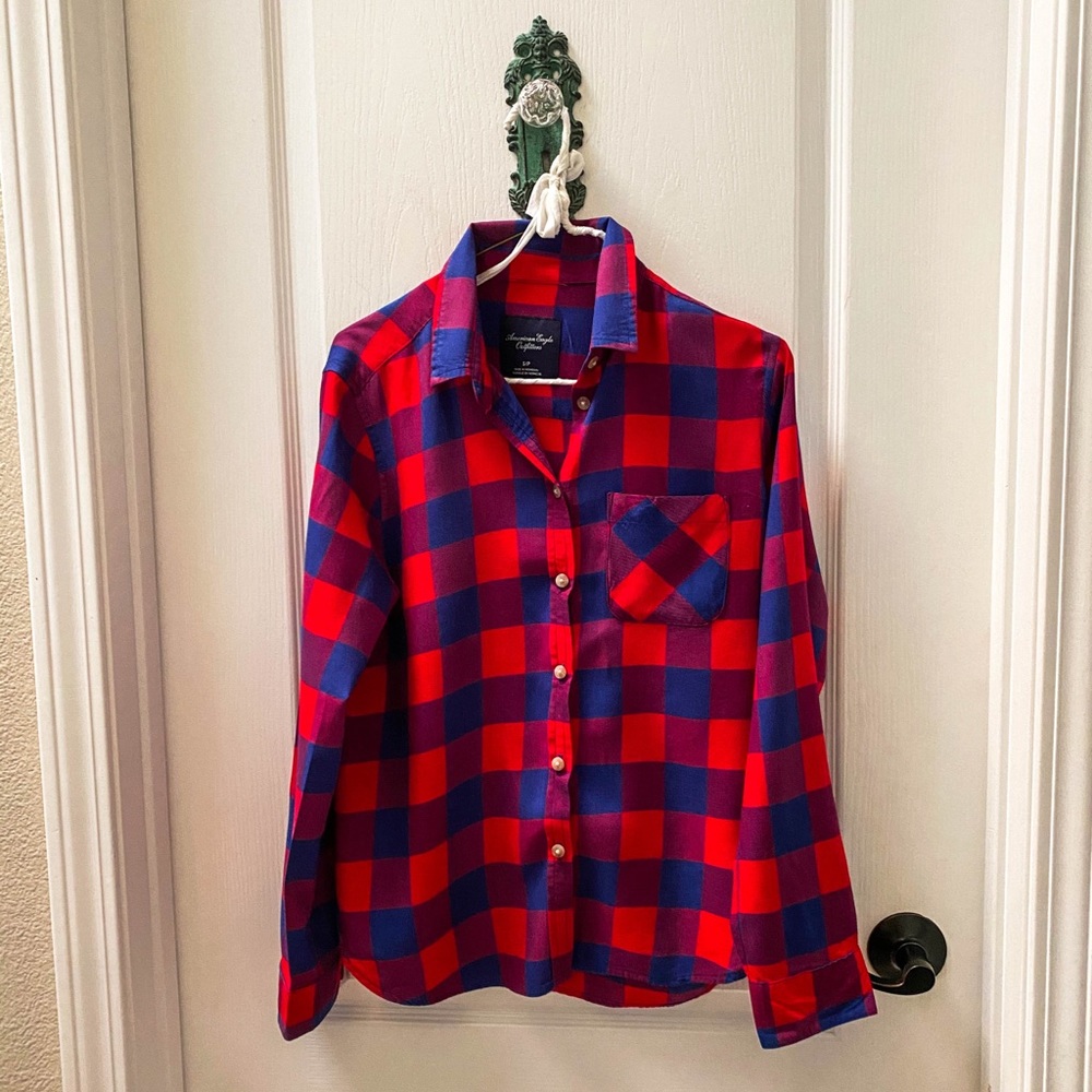American Eagle Red & Blue Plaid Button Down Size Small
